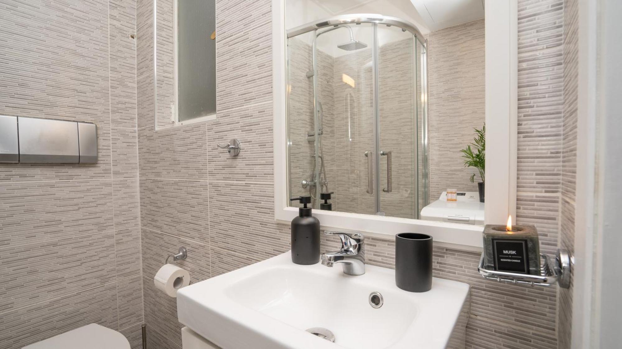 Quiet City Center Apt On A Pedestrian Street 아테네 외부 사진